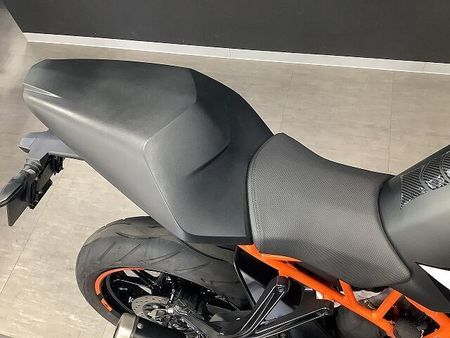 KTM RC390 【KTM小山認定中古車】RC390 2021年モデル レバーカスタム ヘルメットホルダー 21