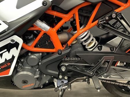 KTM RC390 【KTM小山認定中古車】RC390 2021年モデル レバーカスタム ヘルメットホルダー 30