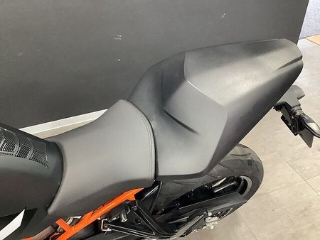 KTM RC390 【KTM小山認定中古車】RC390 2021年モデル レバーカスタム ヘルメットホルダー 31