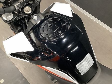 KTM 390 DUKE 【KTM小山認定中古車】390DUKE 2021年モデル クイックシフター ナポレオンミラ 35