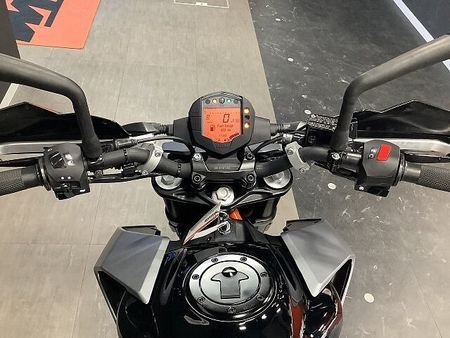 KTM 250 DUKE 【KTM小山認定中古車】250DUKE 2021年モデル アクラポビッチマフラー ハンドガ 15