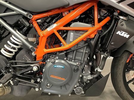 KTM 250 DUKE 【KTM小山認定中古車】250DUKE 2021年モデル アクラポビッチマフラー ハンドガ 17