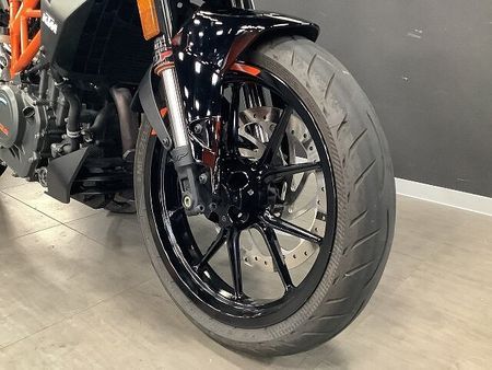 KTM 250 DUKE 【KTM小山認定中古車】250DUKE 2021年モデル アクラポビッチマフラー ハンドガ 18