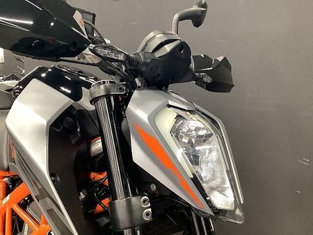 KTM 250 DUKE 【KTM小山認定中古車】250DUKE 2021年モデル アクラポビッチマフラー ハンドガ 19