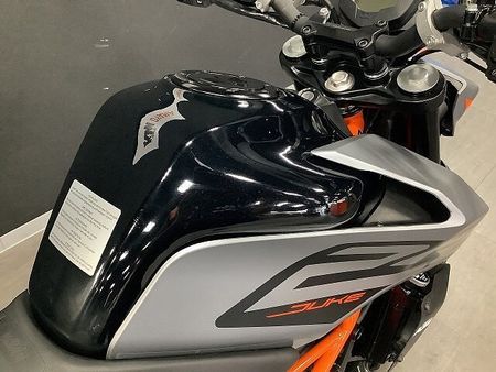 KTM 250 DUKE 【KTM小山認定中古車】250DUKE 2021年モデル アクラポビッチマフラー ハンドガ 25