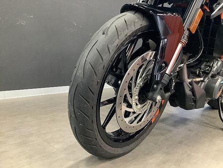 KTM 250 DUKE 【KTM小山認定中古車】250DUKE 2021年モデル アクラポビッチマフラー ハンドガ 27