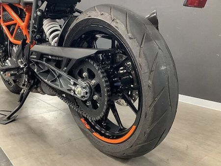 KTM 250 DUKE 【KTM小山認定中古車】250DUKE 2021年モデル アクラポビッチマフラー ハンドガ 31