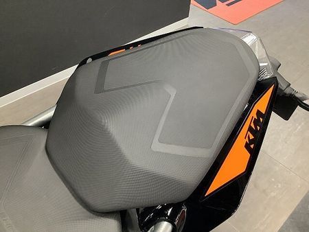 KTM 250 DUKE 【KTM小山認定中古車】250DUKE 2021年モデル アクラポビッチマフラー ハンドガ 33
