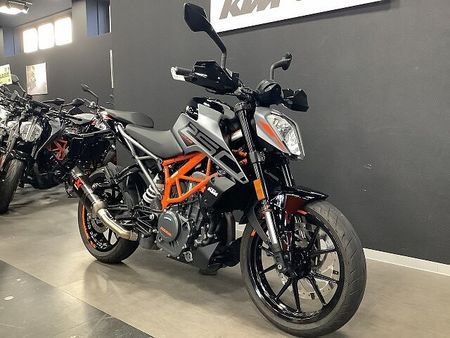 KTM 250 DUKE 【KTM小山認定中古車】250DUKE 2021年モデル アクラポビッチマフラー ハンドガ 4