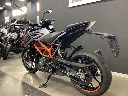KTM 250 DUKE 【KTM小山認定中古車】250DUKE 2021年モデル アクラポビッチマフラー ハンドガ 6