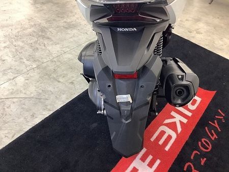 ホンダ フォルツァ(MF06) フォルツァ 電動スクリーン・セレクタブルトルクコントロール装備 19