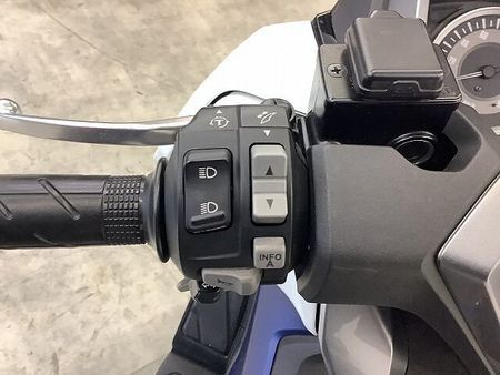 ホンダ フォルツァ(MF06) フォルツァ 電動スクリーン・セレクタブルトルクコントロール装備 34