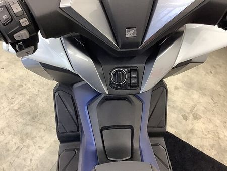 ホンダ フォルツァ(MF06) フォルツァ 電動スクリーン・セレクタブルトルクコントロール装備 39