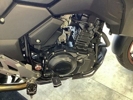 スズキ Vストローム250 V-ストローム250 一目で分かる独特の存在感溢れるデザイン!自由に遠出できるアドベンチャ 14