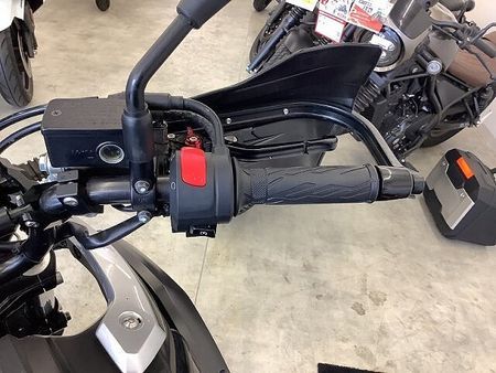 スズキ Vストローム250 V-ストローム250 一目で分かる独特の存在感溢れるデザイン!自由に遠出できるアドベンチャ 30