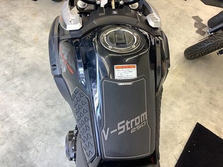 スズキ Vストローム250 V-ストローム250 一目で分かる独特の存在感溢れるデザイン!自由に遠出できるアドベンチャ 33