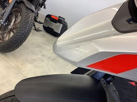 スズキ Vストローム250 V-ストローム250 一目で分かる独特の存在感溢れるデザイン!自由に遠出できるアドベンチャ 37