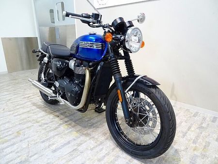 トライアンフ BONNEVILLE T100 【マル得】Bonneville T100 ノーマル車両/USB2ポート付き!! 4