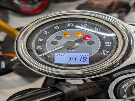 トライアンフ BONNEVILLE T100 【マル得】Bonneville T100 ノーマル車両/USB2ポート付き!! 10
