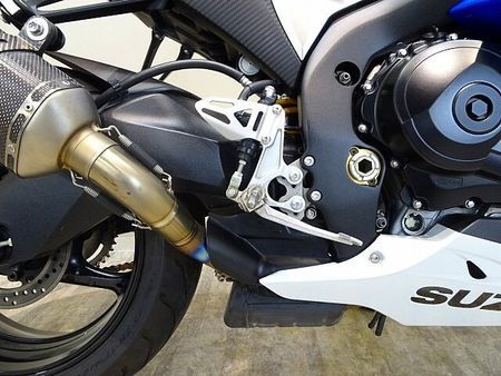 スズキ GSX-R1000 GSX-R1000 AKRAPOVICカーボンスリップオンマフラー装備 24