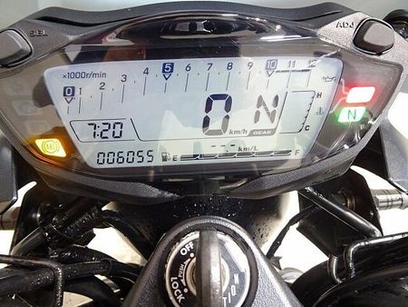 スズキ SV650 SV650 ABS 2022年モデル GIVIスクリーン/アンダーカウル/グリップヒーター 12