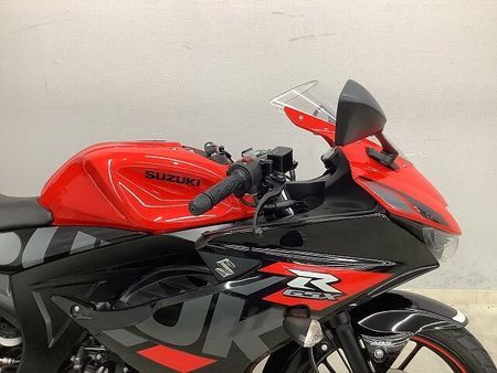 スズキ GSX-R125 【7月限定】GSX-R125 2021年モデル リアボックス装備! 18