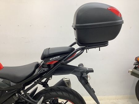 スズキ GSX-R125 【7月限定】GSX-R125 2021年モデル リアボックス装備! 25