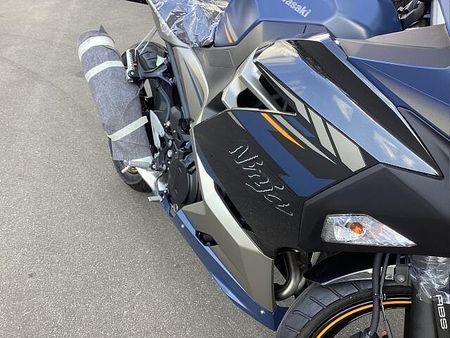 カワサキ ニンジャ 250 新車入庫しました! 7