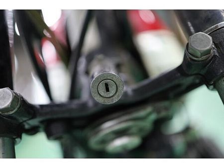 カワサキ 500SS マッハIII (H1) 純正当時物のオリジナルペイントのマッハ3入庫致しました!渋い1台です。初期型のH1です!! 24
