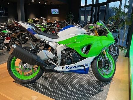 カワサキ ZX-6R ついにZXRカラーが復活! 1