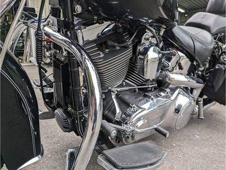 ハーレーダビッドソン FLSTN SOFTAIL DELUXE クラシックタイプのハーレー入荷しました。一番ハーレーらしいスタイルのFLSTNです。 20