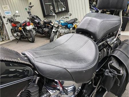 ハーレーダビッドソン FLSTN SOFTAIL DELUXE クラシックタイプのハーレー入荷しました。一番ハーレーらしいスタイルのFLSTNです。 23