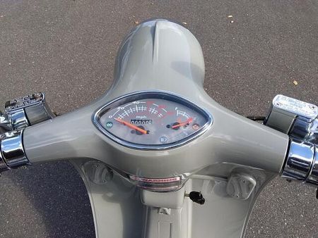その他 Modena 125 英国の古き良き時代を現代に反映させた老舗バイクメーカーAJS、モデナ125。 11
