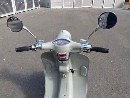 その他 Modena 125 英国の古き良き時代を現代に反映させた老舗バイクメーカーAJS、モデナ125。 10