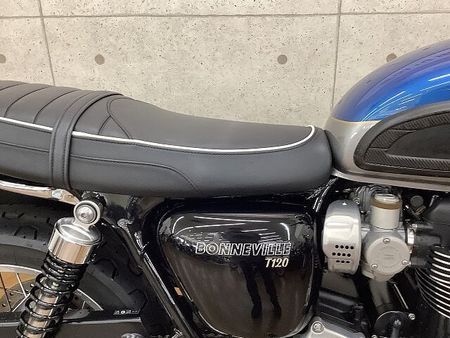 トライアンフ BONNEVILLE T120 Bonneville T120 2022年モデル グラブバー サイドバック 装備 16