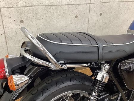 トライアンフ BONNEVILLE T120 Bonneville T120 2022年モデル グラブバー サイドバック 装備 17