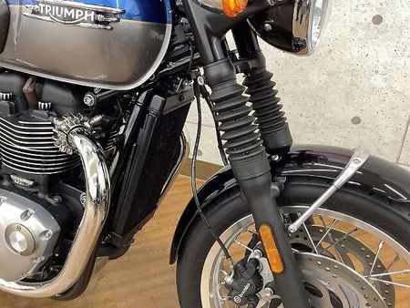 トライアンフ BONNEVILLE T120 Bonneville T120 2022年モデル グラブバー サイドバック 装備 18