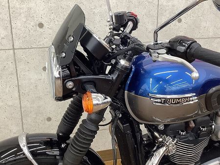 トライアンフ BONNEVILLE T120 Bonneville T120 2022年モデル グラブバー サイドバック 装備 24
