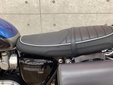 トライアンフ BONNEVILLE T120 Bonneville T120 2022年モデル グラブバー サイドバック 装備 27