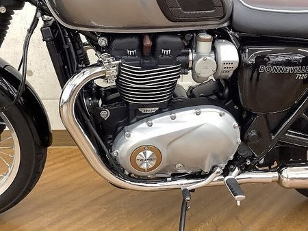 トライアンフ BONNEVILLE T120 Bonneville T120 2022年モデル グラブバー サイドバック 装備 30
