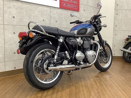 トライアンフ BONNEVILLE T120 Bonneville T120 2022年モデル グラブバー サイドバック 装備 3