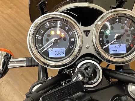 トライアンフ BONNEVILLE T120 Bonneville T120 2022年モデル グラブバー サイドバック 装備 7