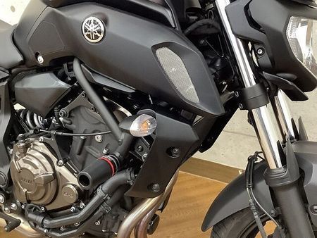 ヤマハ MT-07 MT-07 2018年モデル スクリーン エンジンスライダー 装備!! 19