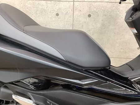 ホンダ フォルツァ(MF06) FORZA 2023年モデル@リアボックス マルチバー 装備 17