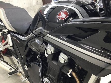 ホンダ CB1300スーパーボルドール CB1300 SUPER BOL D'OR ABS エンジンガード 2019年モデル イン 23