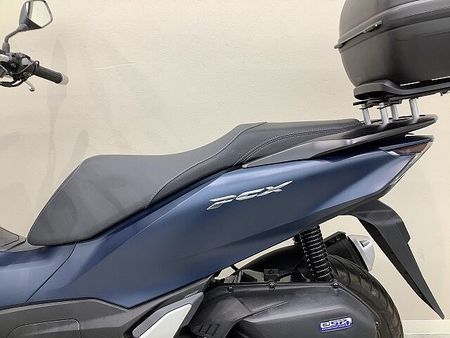 ホンダ PCX125 PCX グリップヒーター・リアキャリア・リアボックス装備車両 39