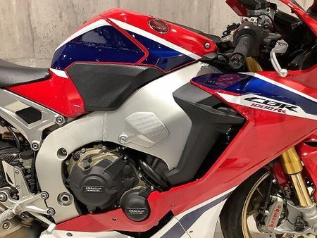 ホンダ CBR1000RR CBR1000RR SP 2018年モデル 一人乗仕様 フェンダーレス USB装備 12