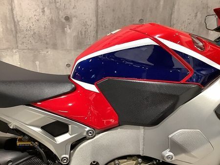 ホンダ CBR1000RR CBR1000RR SP 2018年モデル 一人乗仕様 フェンダーレス USB装備 23