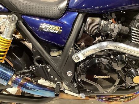 カワサキ ZRX1200R ZRX1200ダエグ 400台限定 特別仕様車 サブフレーム エンジンスライダー装備 フェ 18