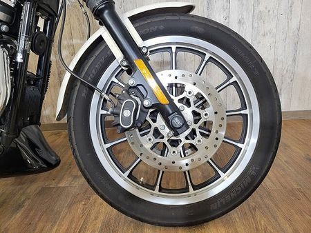 ハーレーダビッドソン XL883R XL883RI・バッテリー新品・LEDヘッドライト・オーリンズサス・極小ウインカー・チンス 17